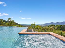Barong Luxury Estate overlooking Cairns Unrivalled privacy and location, hotel in Cairns