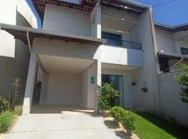 Casa aconchegante e espaçosa a 600 metros da praia e proximo ao Beto Carrero