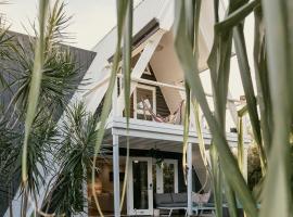 Salt At Mudjimba Recovery Retreat Beachouse – hotel w mieście Mudjimba