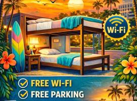 The Hollywood Hostel -Women Rooms - Men Rooms - No Mix Early and Late Check Available Long Term OK, hostel en Hallandale Beach