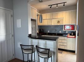 Lindo apartamento completo e com garagem coberta، فندق في باليوسا