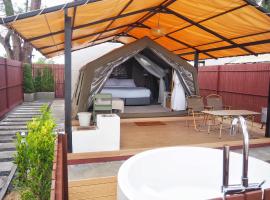 Sichon Glamping Resort, Beachfront, hotell sihtkohas Ban Plai Thon