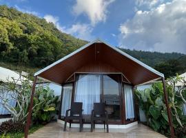 Surya Camp Buahan, hotel v destinaci Kubupenlokan