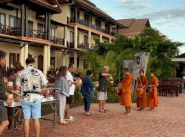 Pon Arena Hotel, hotel in Muang Không