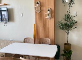 Mactan Plains condo unit, hotel em Punta Engaño