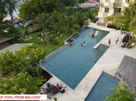 By the Sea- Pool and Sea View, hotel in Batu Ferringhi
