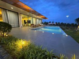 Villa Amanda - Sea view - Private swimming pool 70 M2, хотел в Муи Не