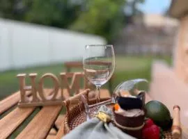 Serene 4BR Family Retreat - Near shops & Highways