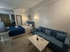 Modern Studio Near Bombay Hospital Pool & Balcony #925