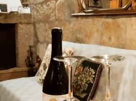 LA CHASCONA DI FARNESE casa di tufo nel borgo, hotel di Farnese