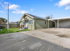 Home Sweet Stay near Meadows Field Airport, hotel a Bakersfield