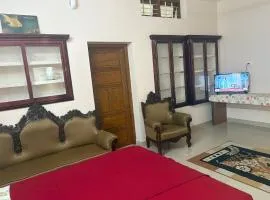 Guruvayur Homestay, 1 AC, 2 Non AC Bedrooms, Hall, Kitchen