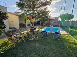 Casa de praia com campo de futebol e piscina