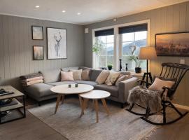 Cozy apartment near Besseggen with a private sauna，位于Randsverk的酒店