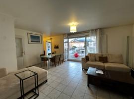 Au Clos Célestin - Beau T4 - 86 m2 - Terrasse 35 m2 - Jardin 68 m2, hotel in Annemasse