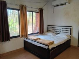 Golden Oriole Homestay, ξενοδοχείο σε Srivardhan