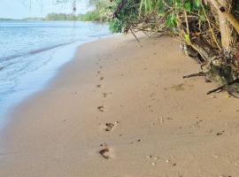 Slice of Paradise with Private Beach, hotel u gradu Agat