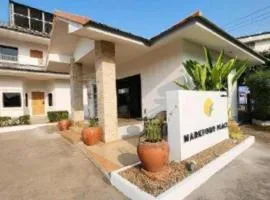 Mark Four Place Hotel