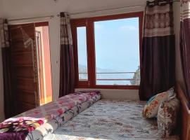 알모라에 위치한 호텔 Pahadi aangan