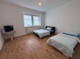 AriProp perfect apartment zeitz 8 Guests