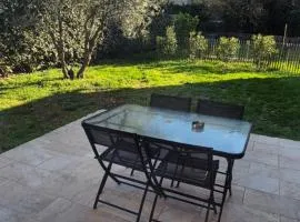 LE SIGOU - Studio avec chambre sur Mezzanine, Jardin et parking sécurisé