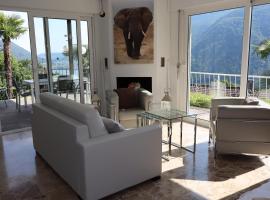 Casa Bellavista Rovio, Appartamento Terrazza, hotel en Rovio