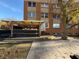 Große Wohnung für 4-6 Personen bei Neubrandenburg, hotel v destinácii Cölpin