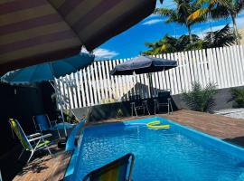 Quarto 1 privado com piscina em Pontal do Sul, hotel in Pontal do Paraná