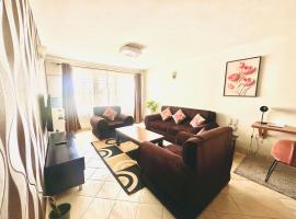 Royal furnished apartment with pool Nakuru milimani J10, hotel en Nakuru