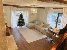 Căbănuța Lisa, Chalet in the heart of the mountain, hotel a Lisa