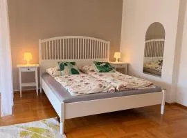 Exklusive Lage, sehr große Wohnung mit Gartenblick - FEWO Hämmerle Rot