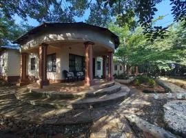 Kalahari Sand Ridge Inn - Quiet Self-catering Eco Lodge Near Victoria Falls, Livingstone