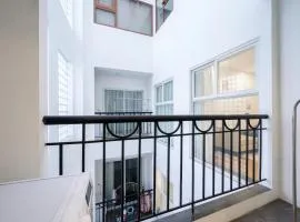 Paradise Premium Hotel - Truc Bach Lake