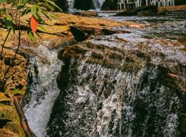 Balne&aacute;rio Ecol&oacute;gico 3 Cachoeiras, camping de luxo em Abadi&acirc;nia