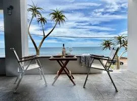 Luxury Beach Front Home Opposite Mettams Pool