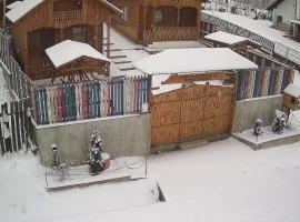 Rebecca Land, hotel Corbi városában