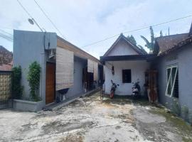 OYO 95109 Eksis Homestay Syariah โรงแรมในGodangrawe