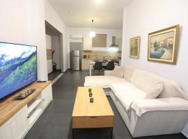 The Garage, Hotel in Tríkala