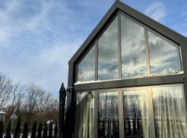 Stodoła Parysa, hotel 