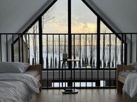 Stodoła Parysa, hotel i Wola Korytnicka