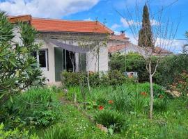 Mazet Chantilly, 3 étoiles Gîtes de France, Alès, hotel in Alès