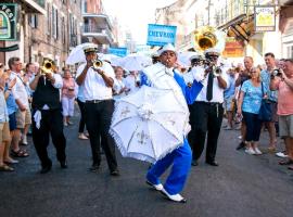 Drop Your Bags In Your 2 Bdrm, 2 Full Bath Condo In French Quarters Prime Location, hotel en Nueva Orleans
