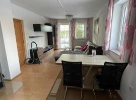 Charmante Ferienwohnung in Wimpassing Friedburg, Erdgeschoss mit großzügigen Garten, hotell sihtkohas Lengau