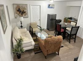 1BR Apartment - Unit B - With Parking and 10min Walk to NYC Train Station โรงแรมในMount Vernon
