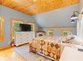Big Red Cottage with Overflow Unit Near Sunapee and New London