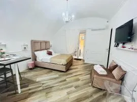 Donn'Anna Naples City Center Luxury Apartment