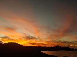Lakeview Home overlooking Havasu Springs, hotel em Parker