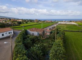 Rustic House - Eco Farm Living, hotel v destinaci Capelas