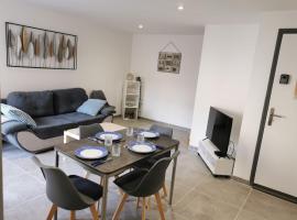 maison de village, hotel a Renaison