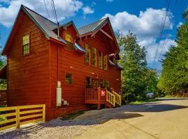 Goonies Cove - Spacious 4BR Cabin Arcade, Pool Table & Hot Tub!